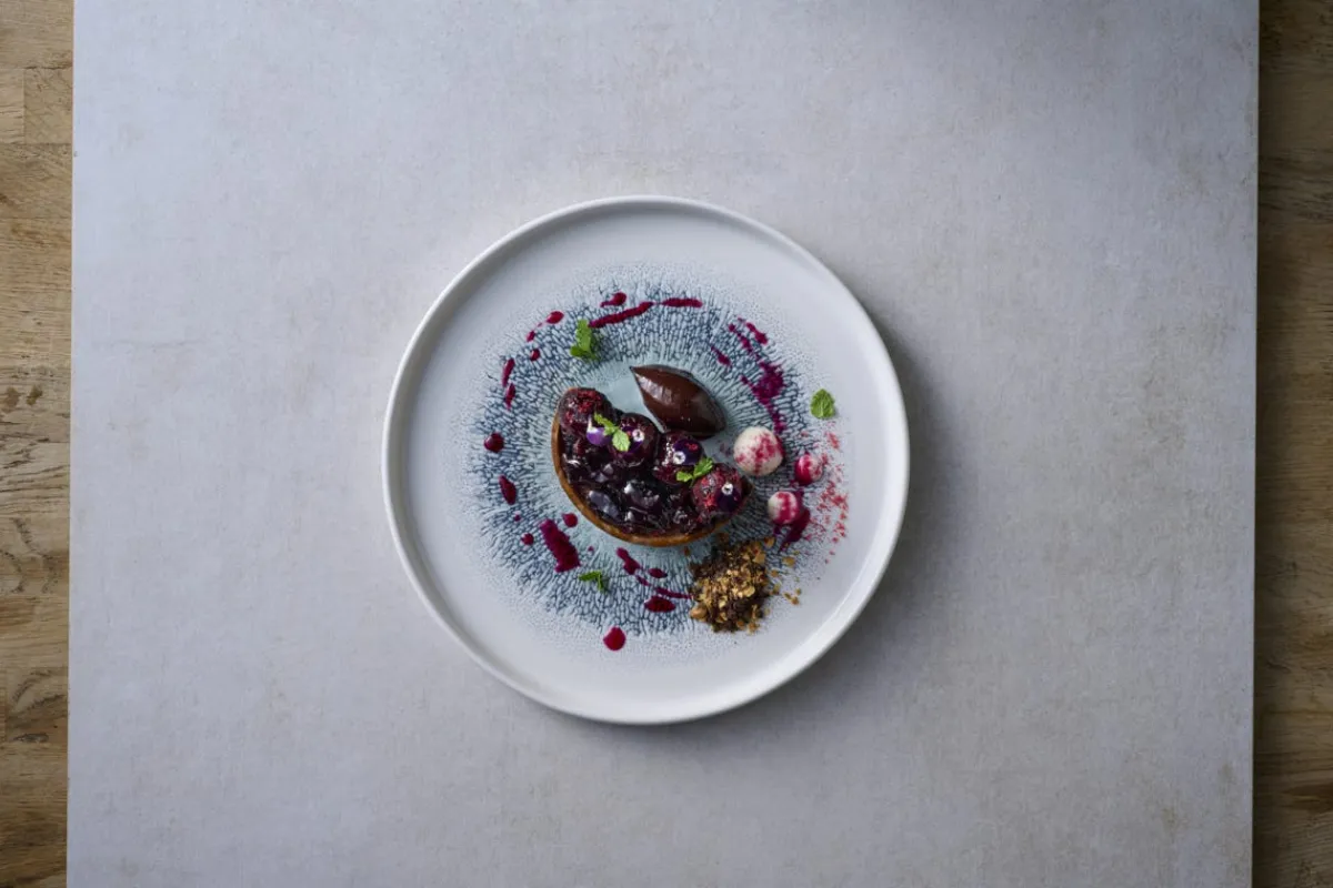 Assiette à bord droit rond Aquamarine porcelaine vitrifiée Ø 21 cm Fusion - CHURCHILL Online