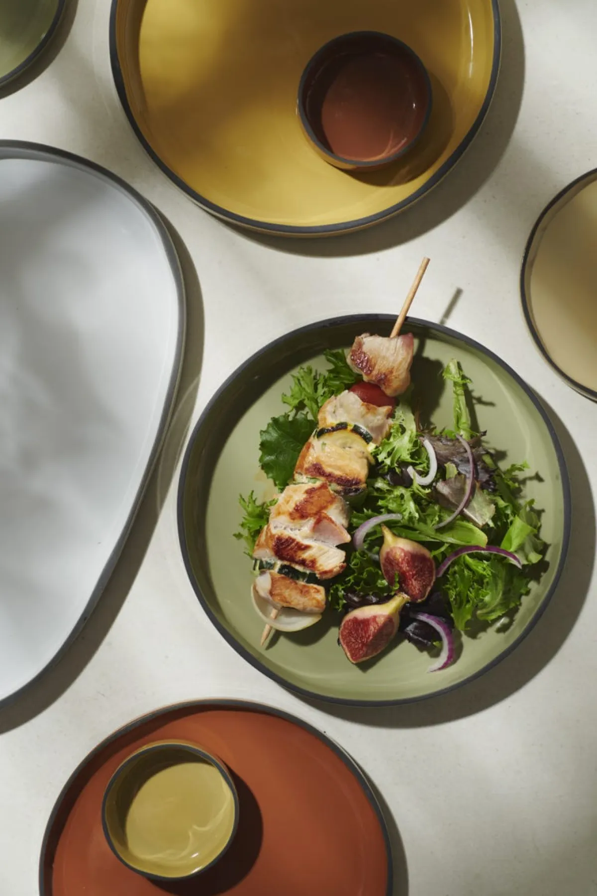 Assiette à bord droit rond jaune porcelaine culinaire Ø 33 cm Caractère - REVOL Hot