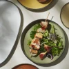 REVOL Assiette à bord droit rond vert porcelaine culinaire Ø 33 cm  Caractère Sale