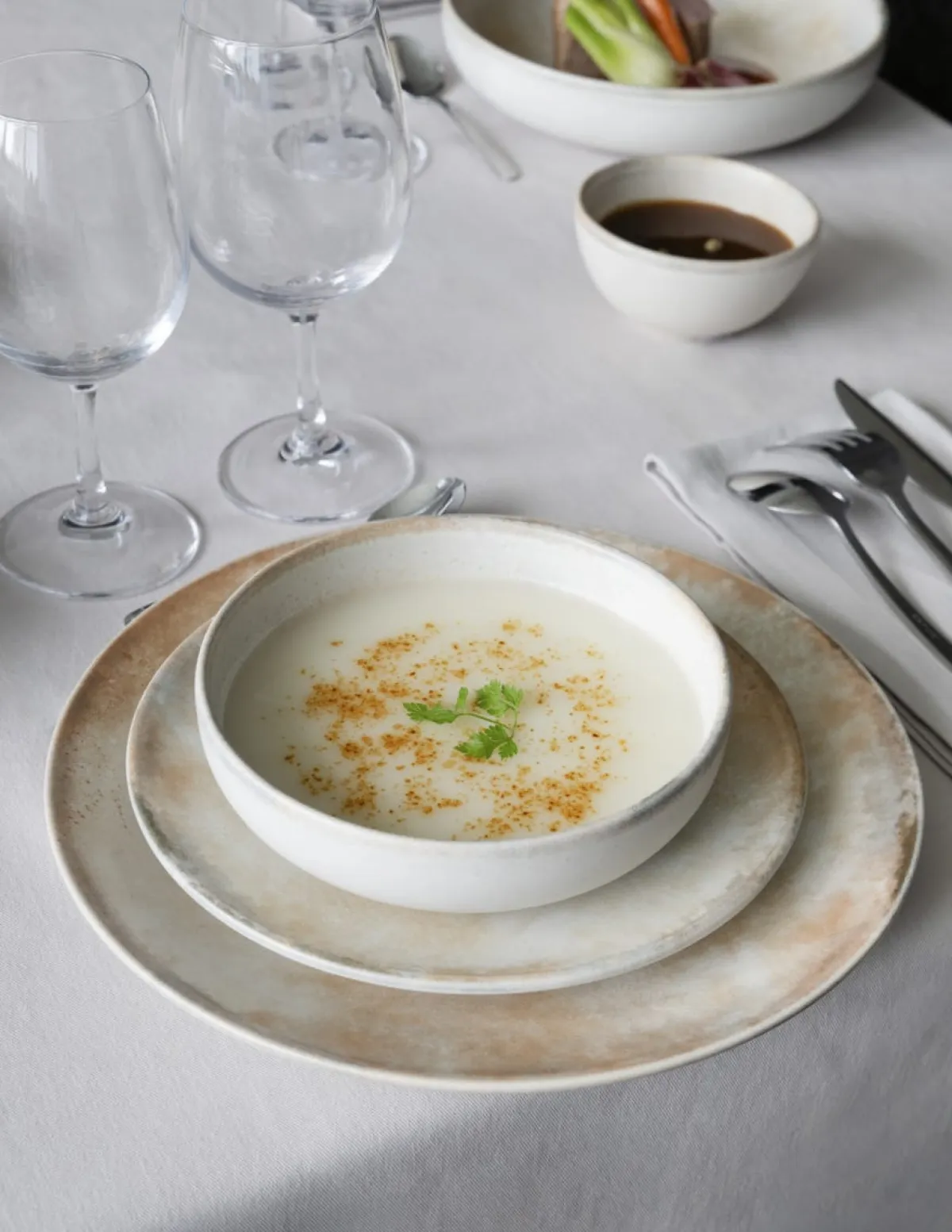 ACCOLADE Assiette coupe plate beige grès émaillé Ø 21 cm Sahara