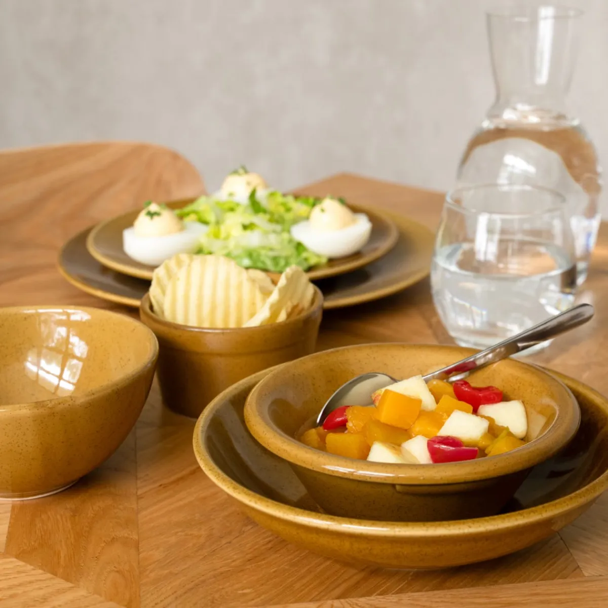 Assiette coupe plate caramel grès renforcé Ø 25 cm Twist - ESSENTIALS COLLECTION Outlet