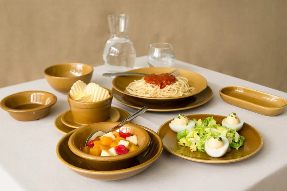 Assiette coupe plate caramel grès renforcé Ø 25 cm Twist - ESSENTIALS COLLECTION Outlet