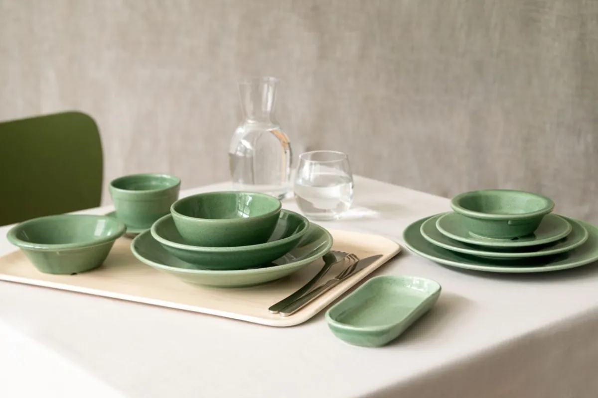 ESSENTIALS COLLECTION Assiette coupe plate Lagoon grès renforcé Ø 20 cm Twist Hot