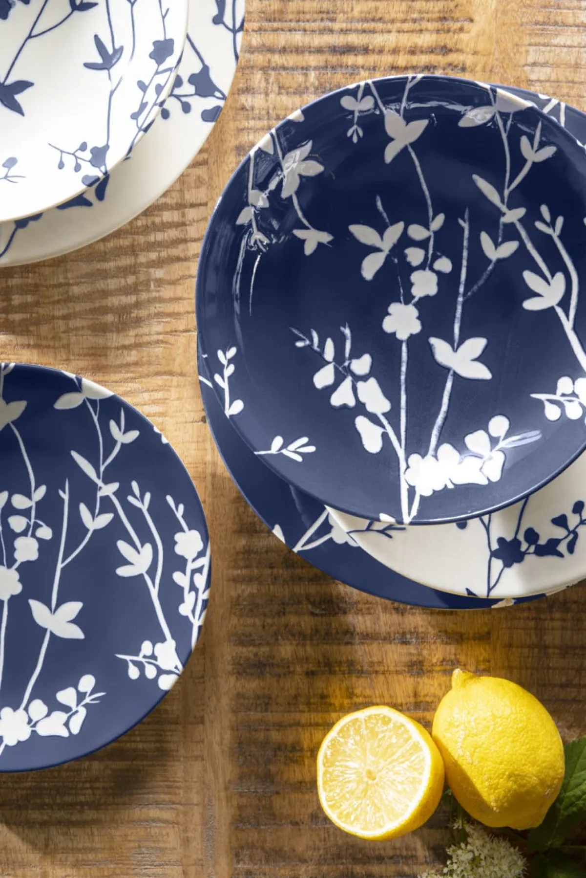 Assiette coupe plate rond bleu porcelaine Ø 26 cm Flora - ESSENTIALS COLLECTION Best