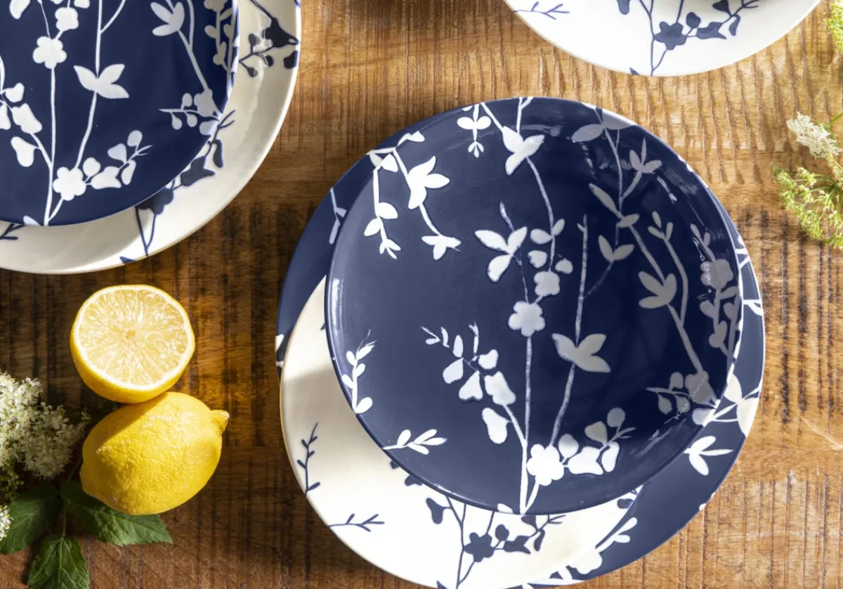 Assiette coupe plate rond bleu porcelaine Ø 20 cm Flora - ESSENTIALS COLLECTION Outlet