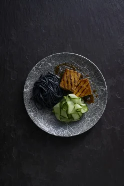 Assiette coupe plate rond Quartz Black porcelaine vitrifiée Ø 28,8 cm Kintsugi Reverse - CHURCHILL Hot