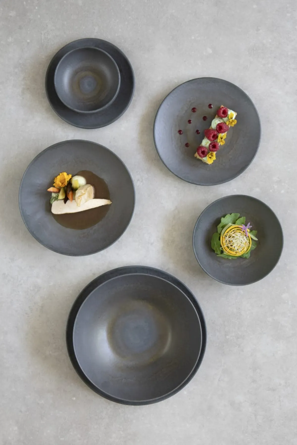 ACCOLADE Assiette coupe rond gris brun grès émaillé Ø 17 cm Enigma Discount