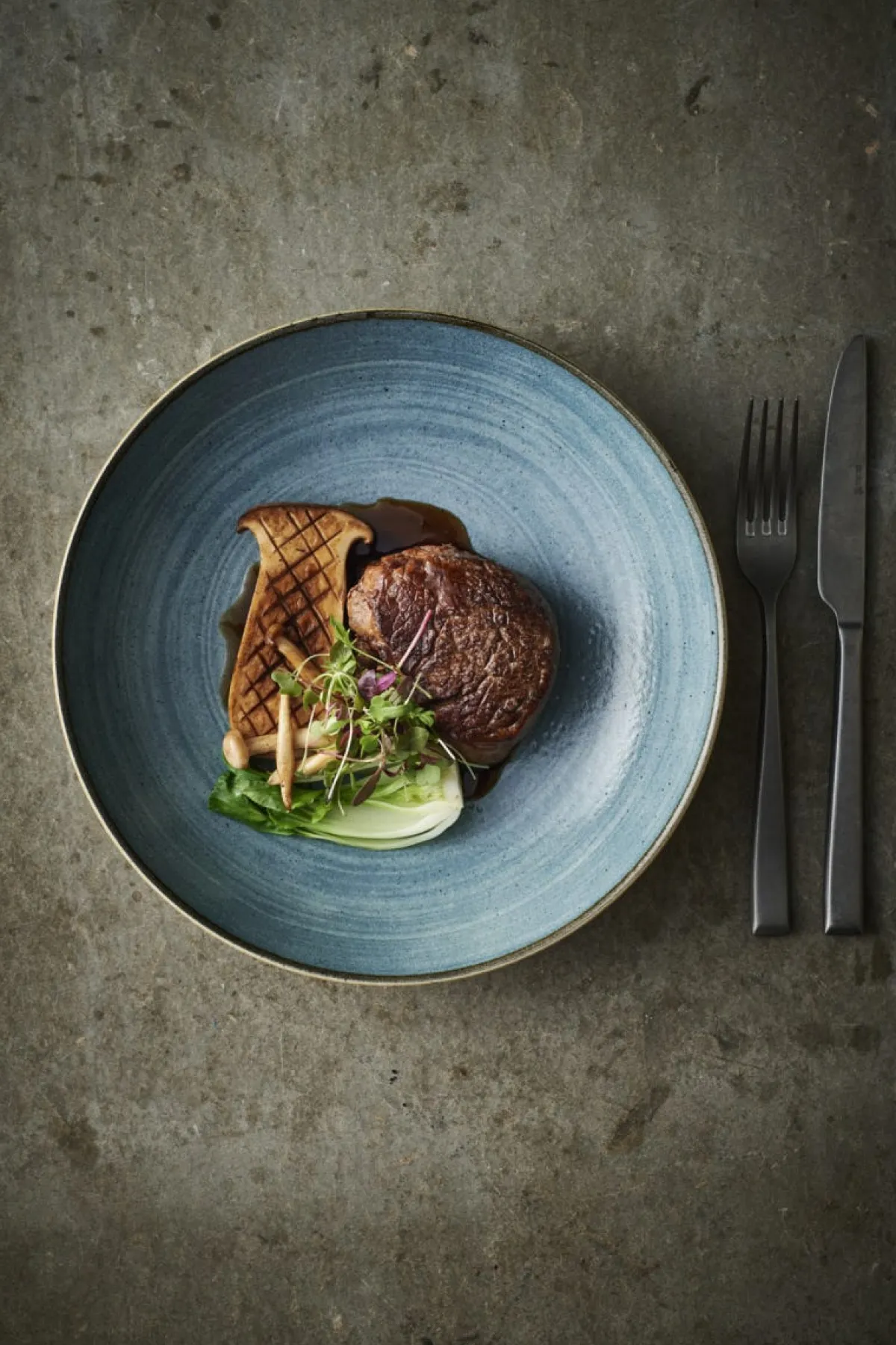 CHURCHILL Assiette coupe rond Raw Teal porcelaine vitrifiée Ø 21,7 cm Stonecast Raw
