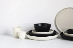 Assiette creuse rond noir porcelaine culinaire Ø 23,5 cm Adelie - REVOL Online