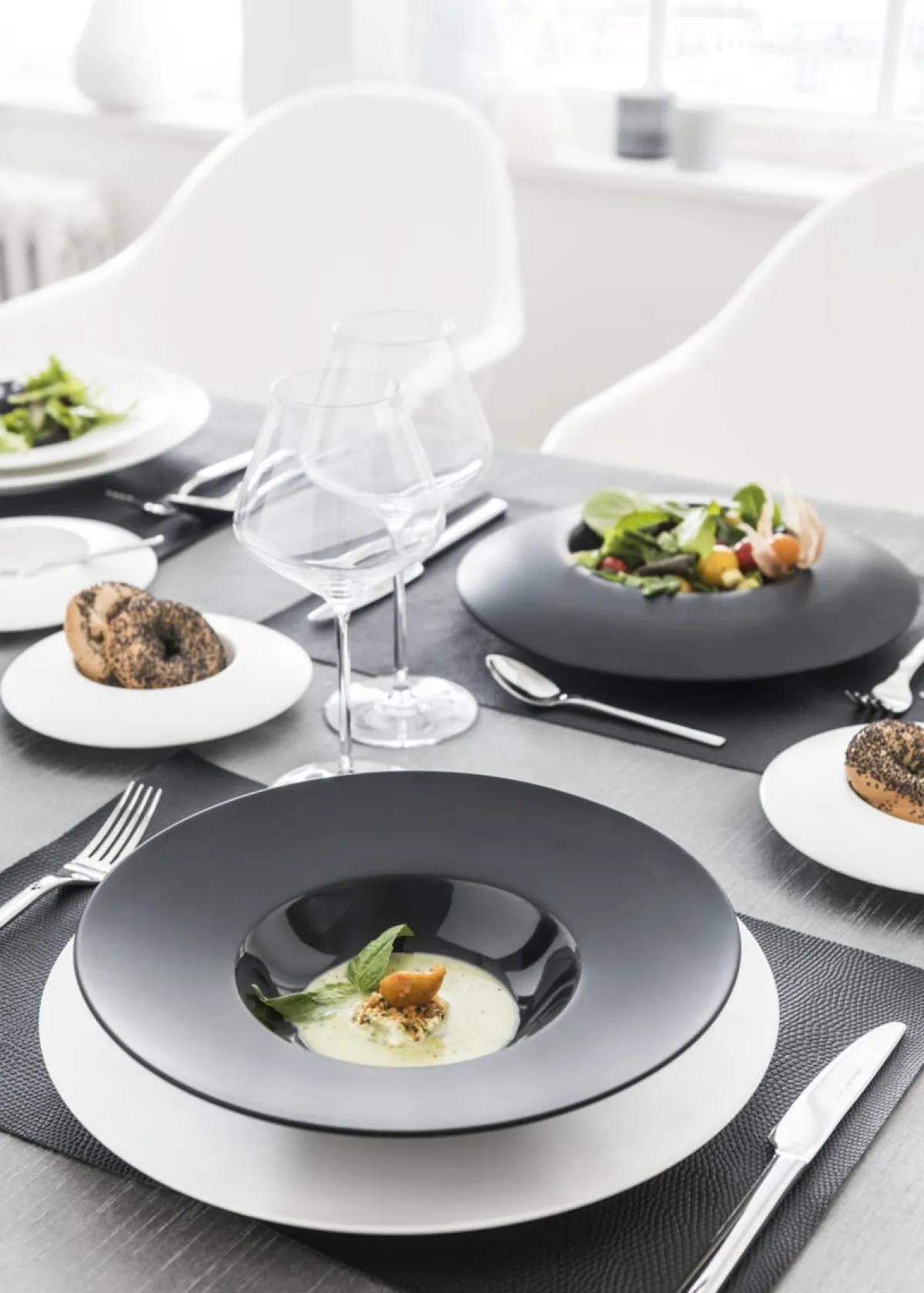 Assiette extra creuse rond noir grès émaillé Ø 27 cm Chic & Mat - PRO.MUNDI Outlet