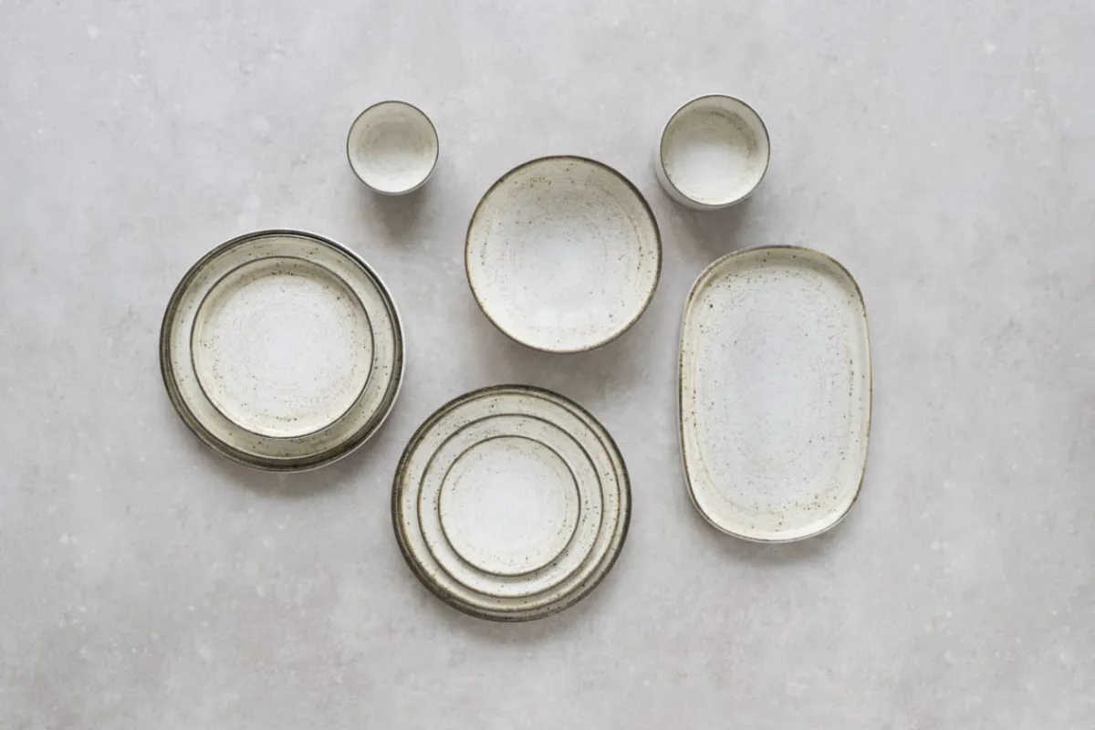 PRO.MUNDI Assiette plate bord droit rond beige porcelaine Ø 25 cm Lunéa Discount