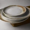 Assiette plate organique beige porcelaine vitrifiée Ø 23 cm Finca Sanstone - DUDSON