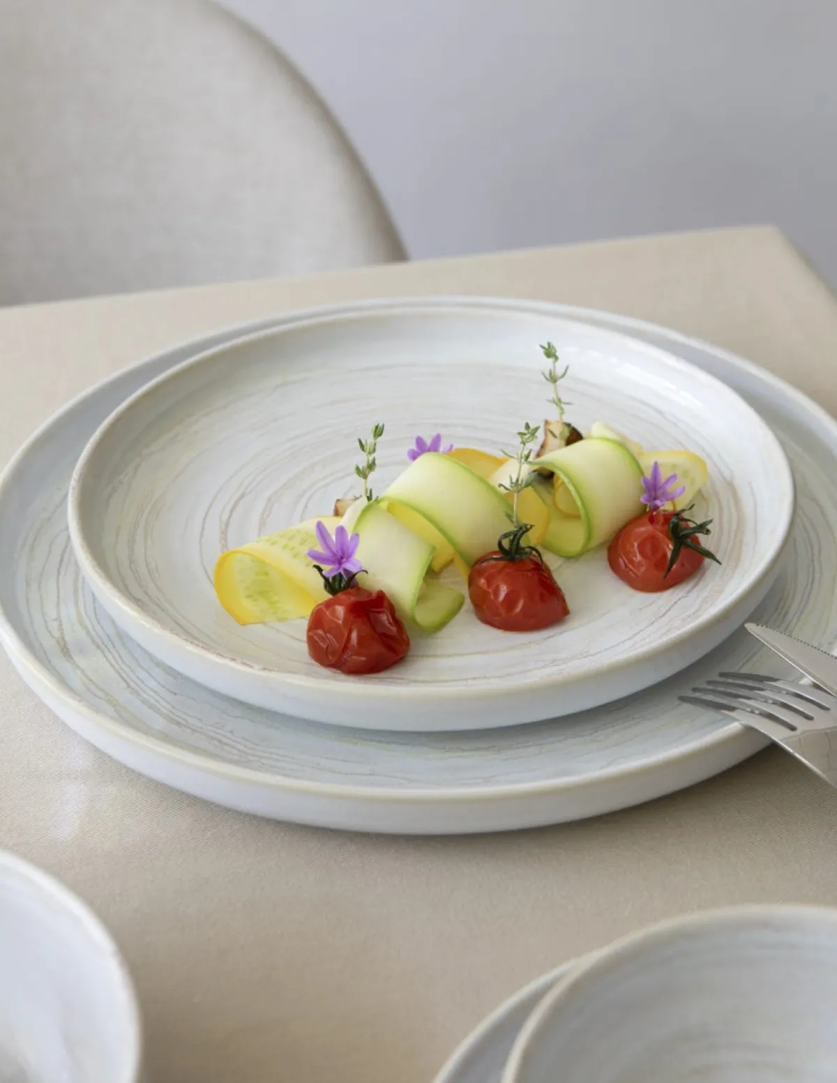 Assiette plate rond beige grès émaillé Ø 22 cm Aurora - ACCOLADE Best