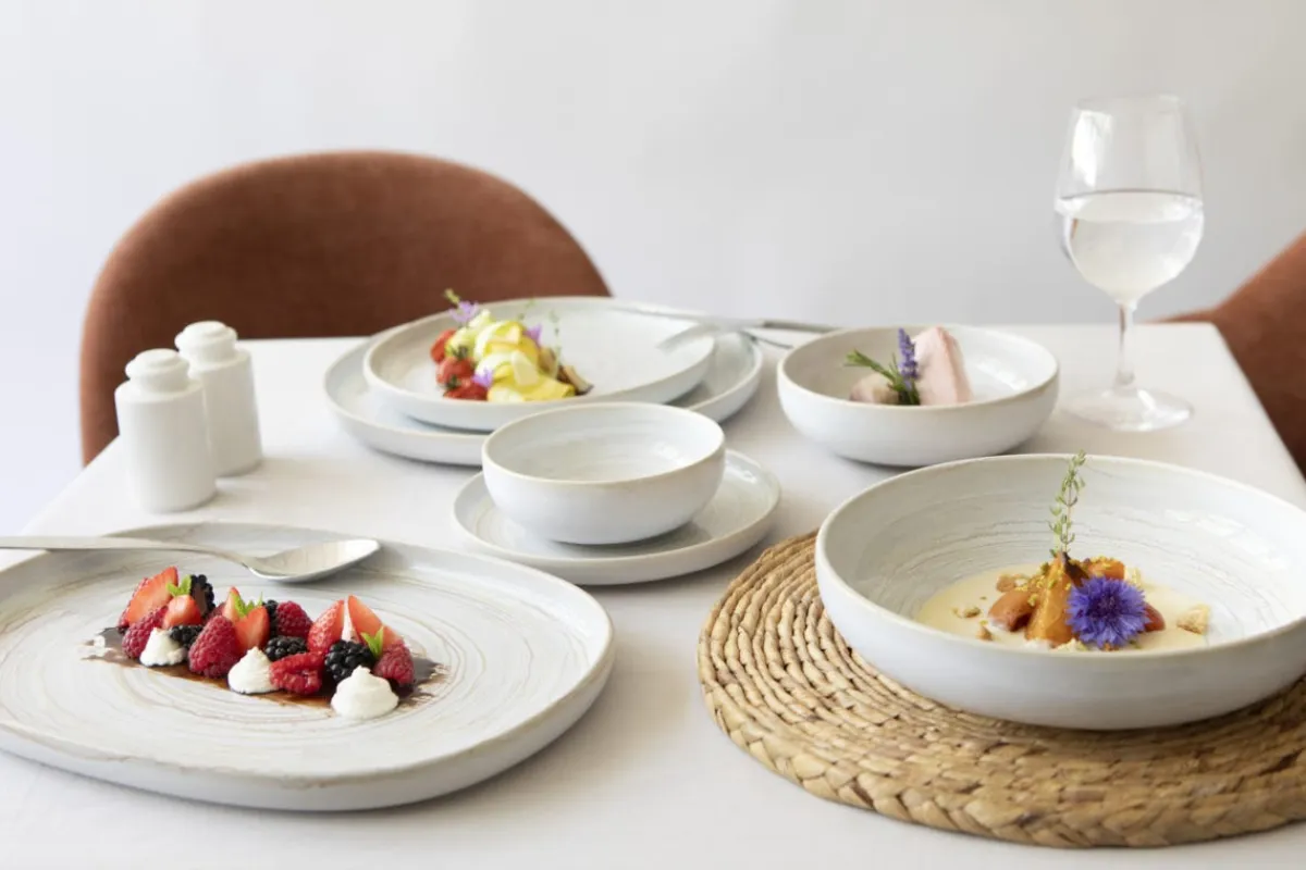 Assiette plate rond beige grès émaillé Ø 22 cm Aurora - ACCOLADE Best