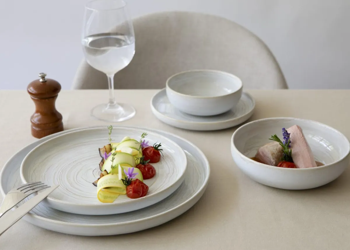 Assiette plate rond beige grès émaillé Ø 22 cm Aurora - ACCOLADE Best