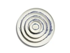 SERAX Assiette plate rond blanc swirl - stripes bleu grès émaillé Ø 19 cm Feast By Ottolenghi New