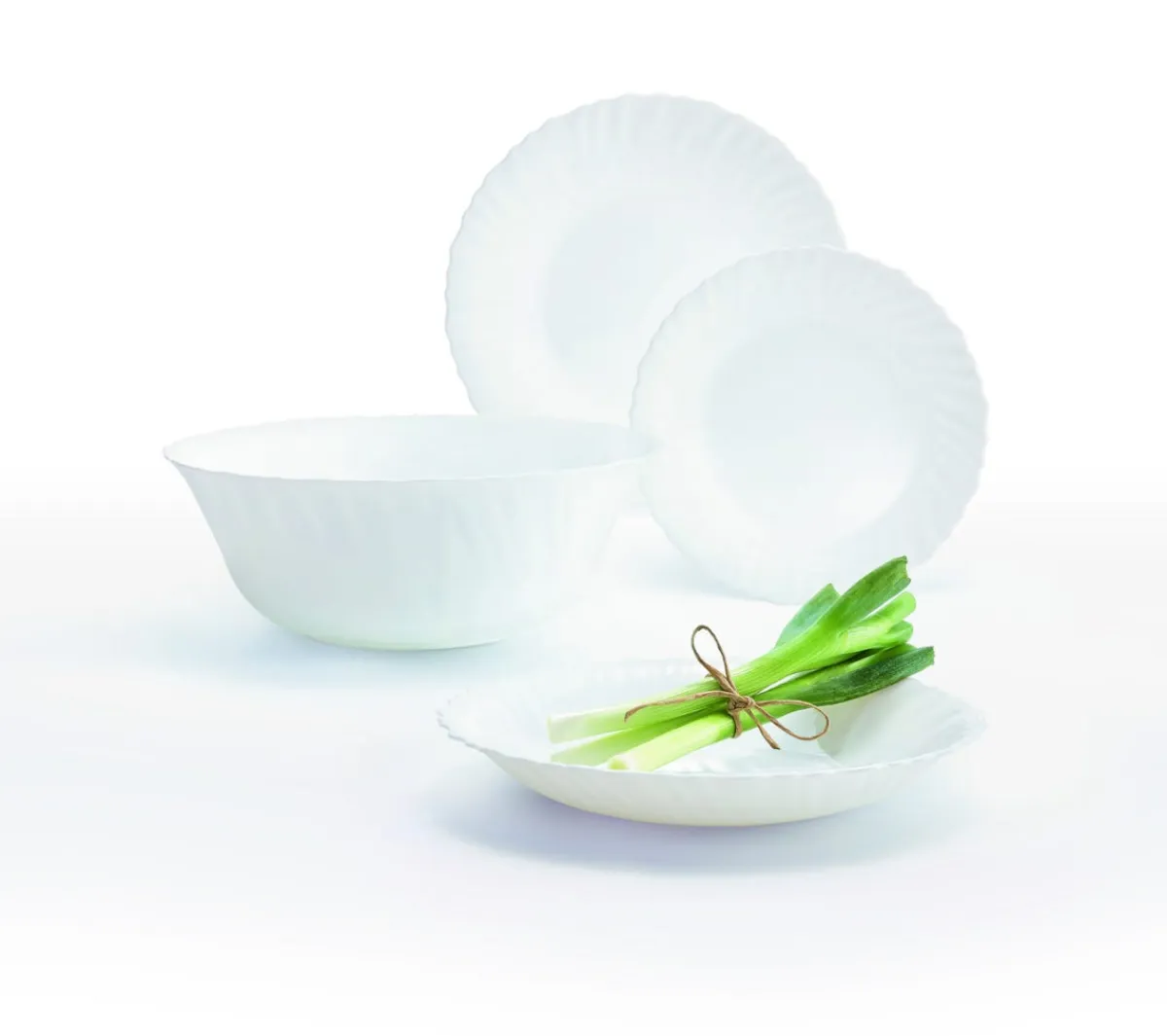 LUMINARC Assiette plate rond blanc verre opal Ø 19 cm Feston New
