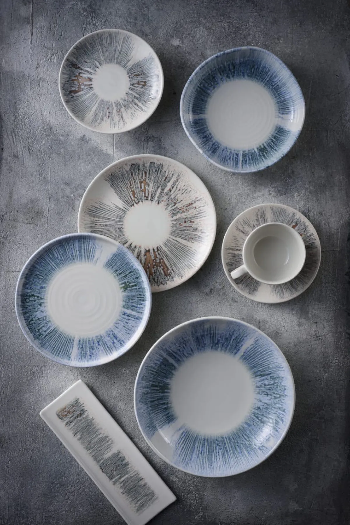 CHURCHILL Assiette plate rond Blue porcelaine vitrifiée Ø 26 cm Lyra