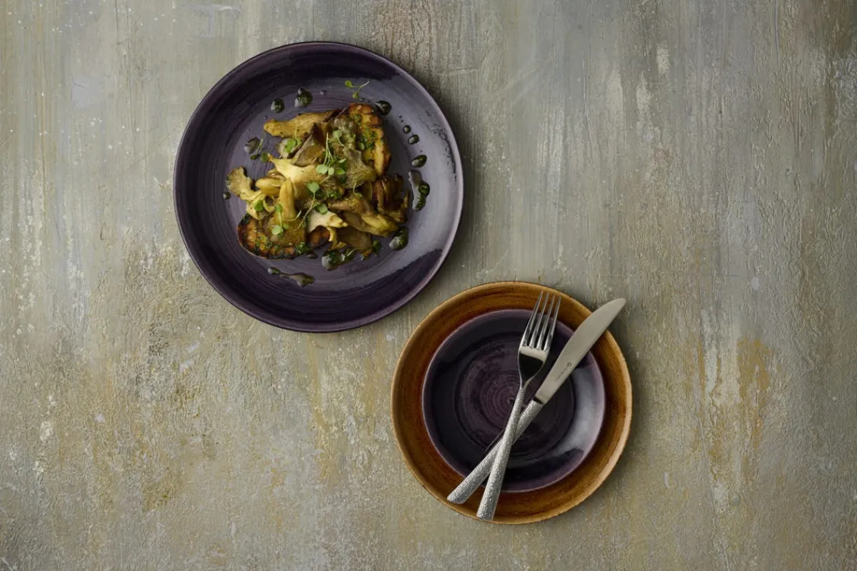 CHURCHILL Assiette plate rond deep purple porcelaine vitrifiée Ø 28,8 cm Stonecast Patina Outlet