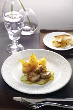 Assiette plate rond ivoire porcelaine vitrifiée Ø 20,8 cm Ondine - RAK Hot