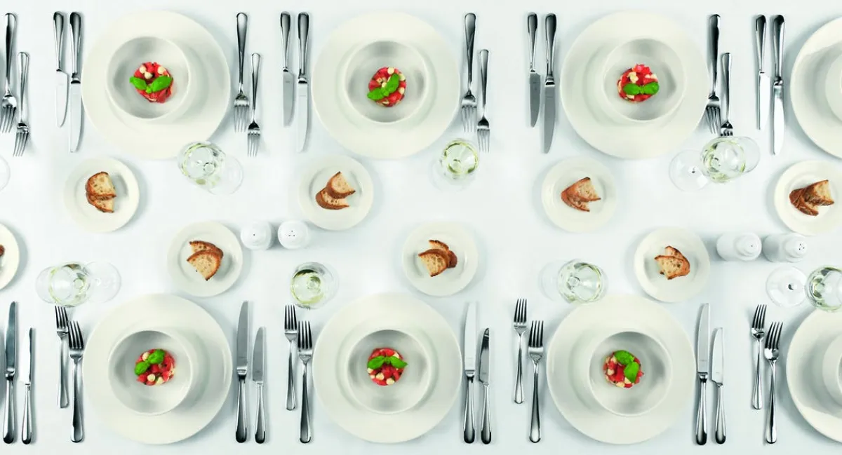 Assiette plate rond ivoire porcelaine vitrifiée Ø 23 cm Banquet - RAK Clearance