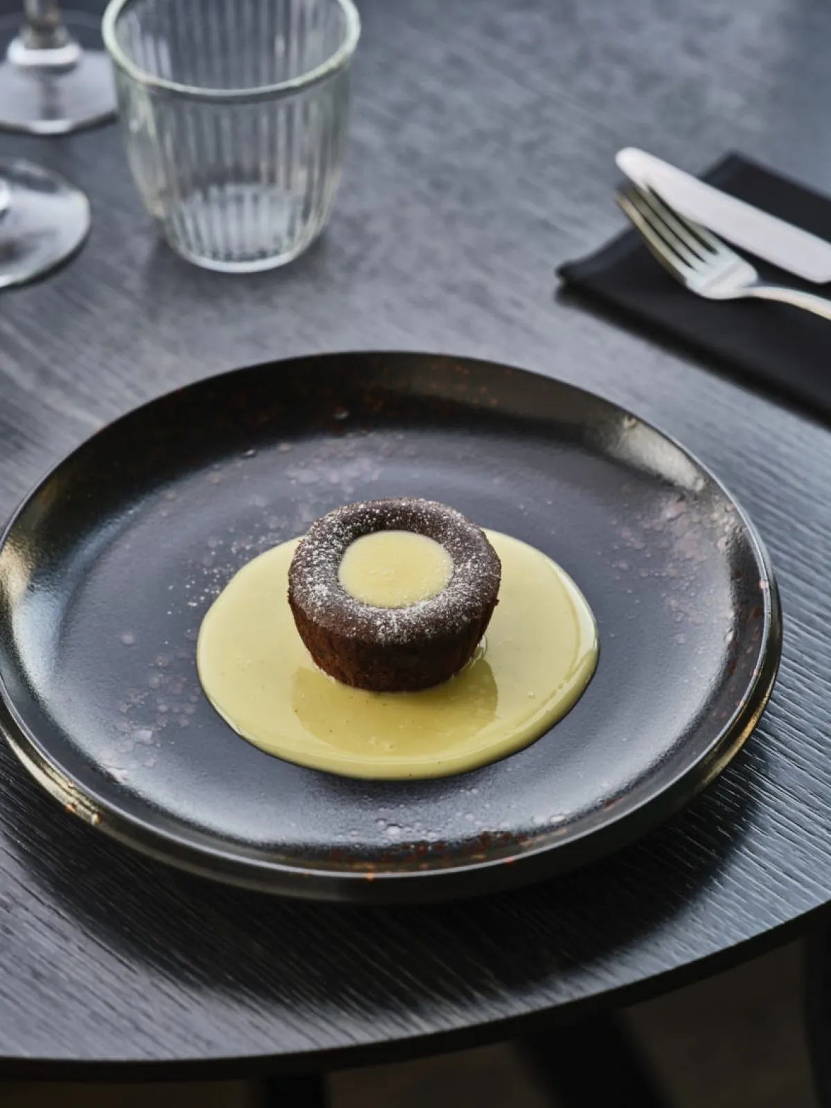 Assiette plate rond noir porcelaine Ø 28 cm Etna - PROOF Online
