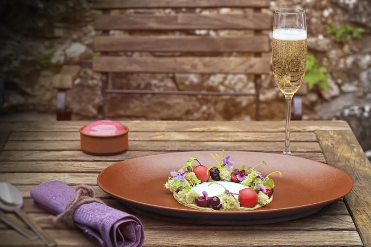 Assiette plate rond rouge magma porcelaine vitrifiée Ø 15 cm Neo Fusion - RAK