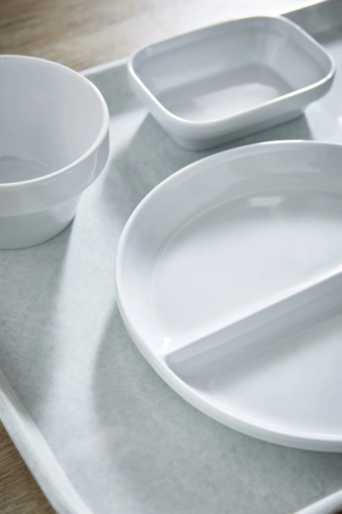 Assiette régithermie 1 séparation courbe rond blanc porcelaine Ø 22,8 cm Vitalia - ESSENTIALS COLLECTION New