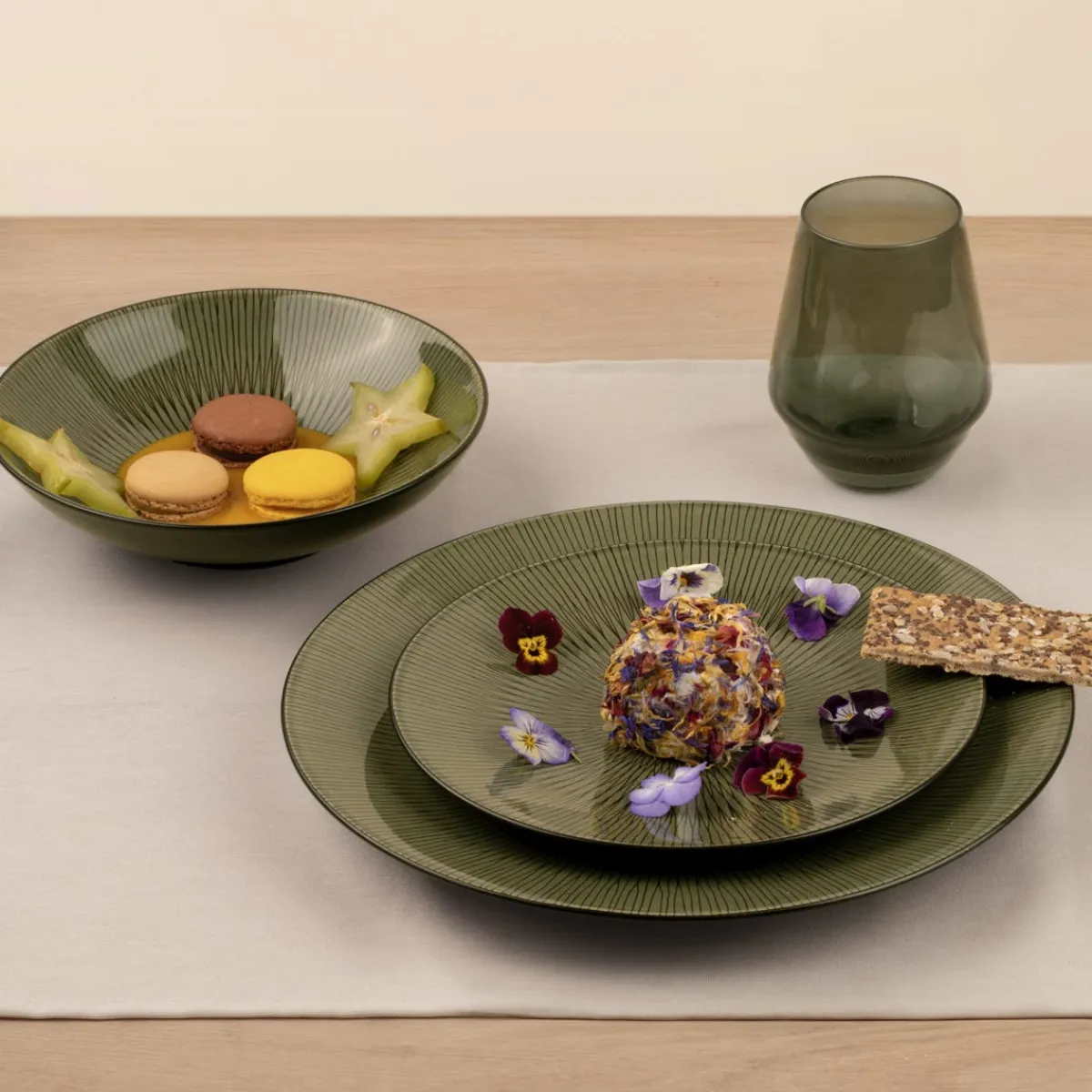 MEDARD DE NOBLAT Assiette à salade rond vert grès émaillé Ø 19 cm Hypnose Hot