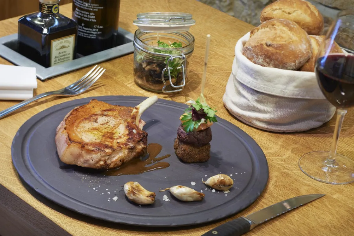 Assiette à steak rond noir porcelaine culinaire Ø 30 cm Basalt - REVOL Outlet
