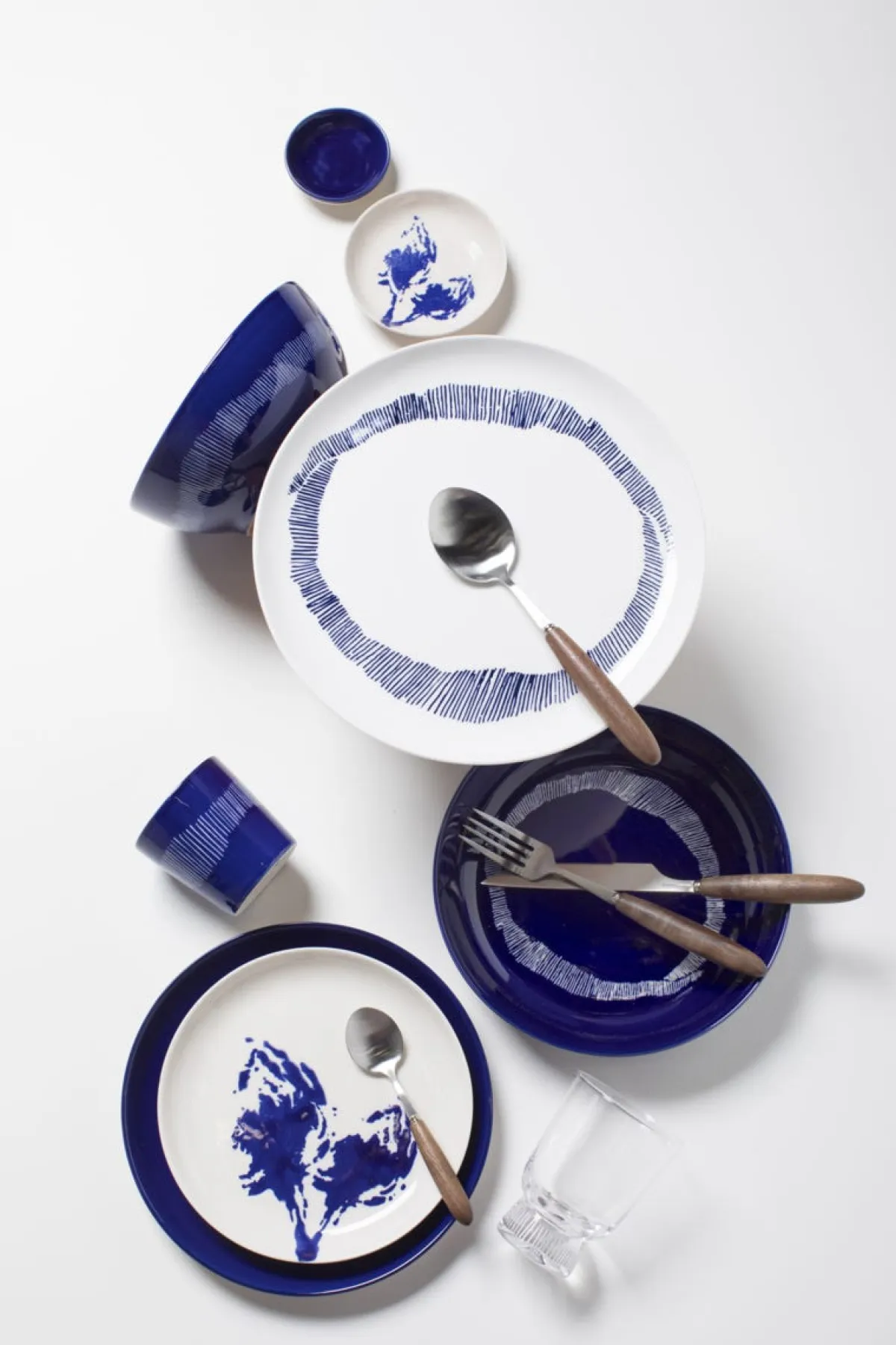 SERAX Bol rond lapis lazuli swirl - stripes blancs grès émaillé Ø 18 cm Feast By Ottolenghi Clearance