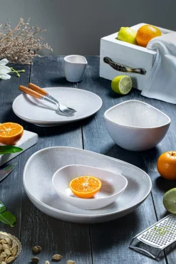 Bol à salade triangulaire gris porcelaine 16,3x14,1 cm Tama - ASTERA Online