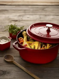 STAUB Cocotte avec couvercle fonte d'acier Sans revêtement Avec couvercle Ø 20 cm 14,5 cm 2,2 L Outlet
