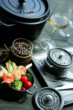 Cocotte fonte d'acier Sans revêtement Avec couvercle Ø 16 cm 10 cm 1,5 L - STAUB Online