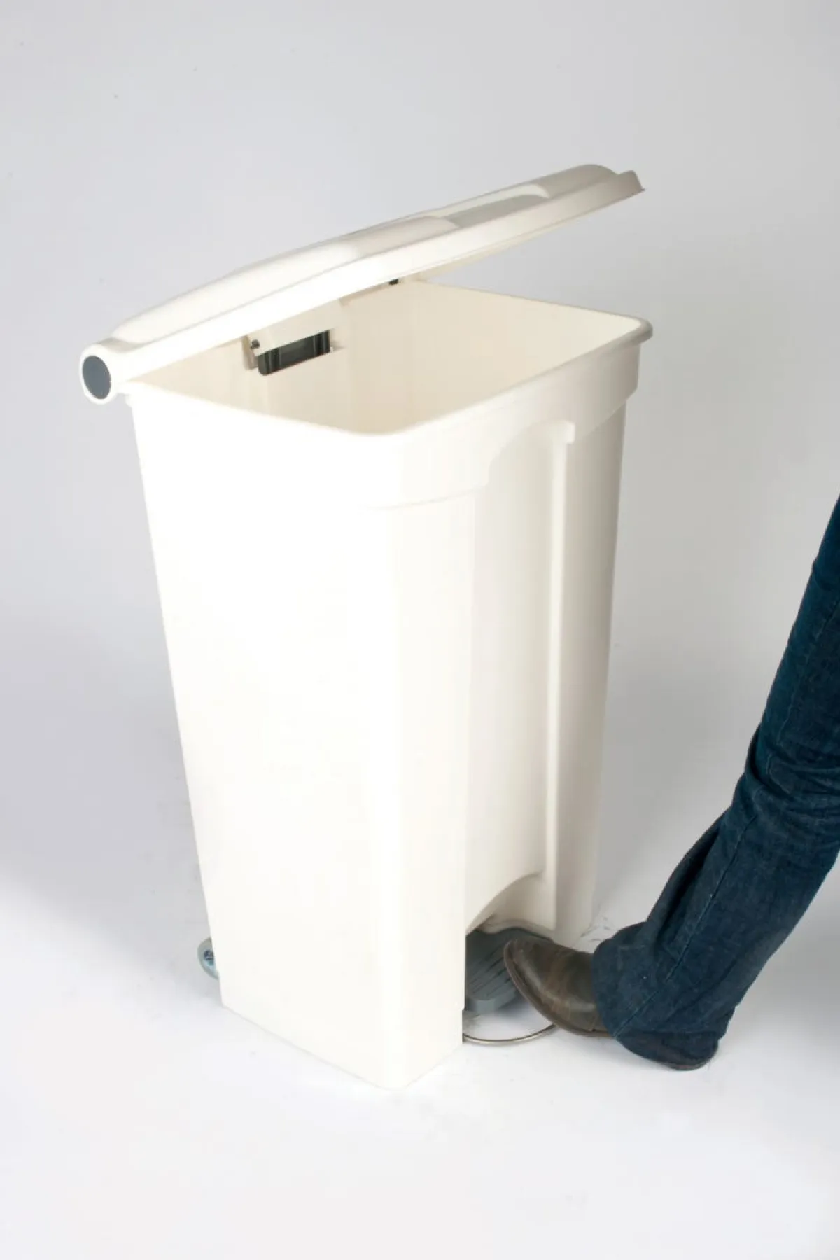 Collecteur à pédale plastique 90 L blanc - PROBBAX Clearance