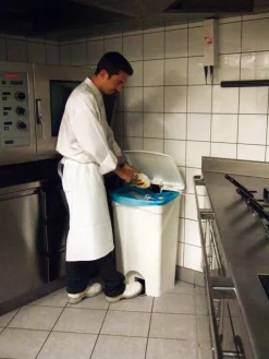 Collecteur à pédale plastique 90 L blanc - PROBBAX Clearance