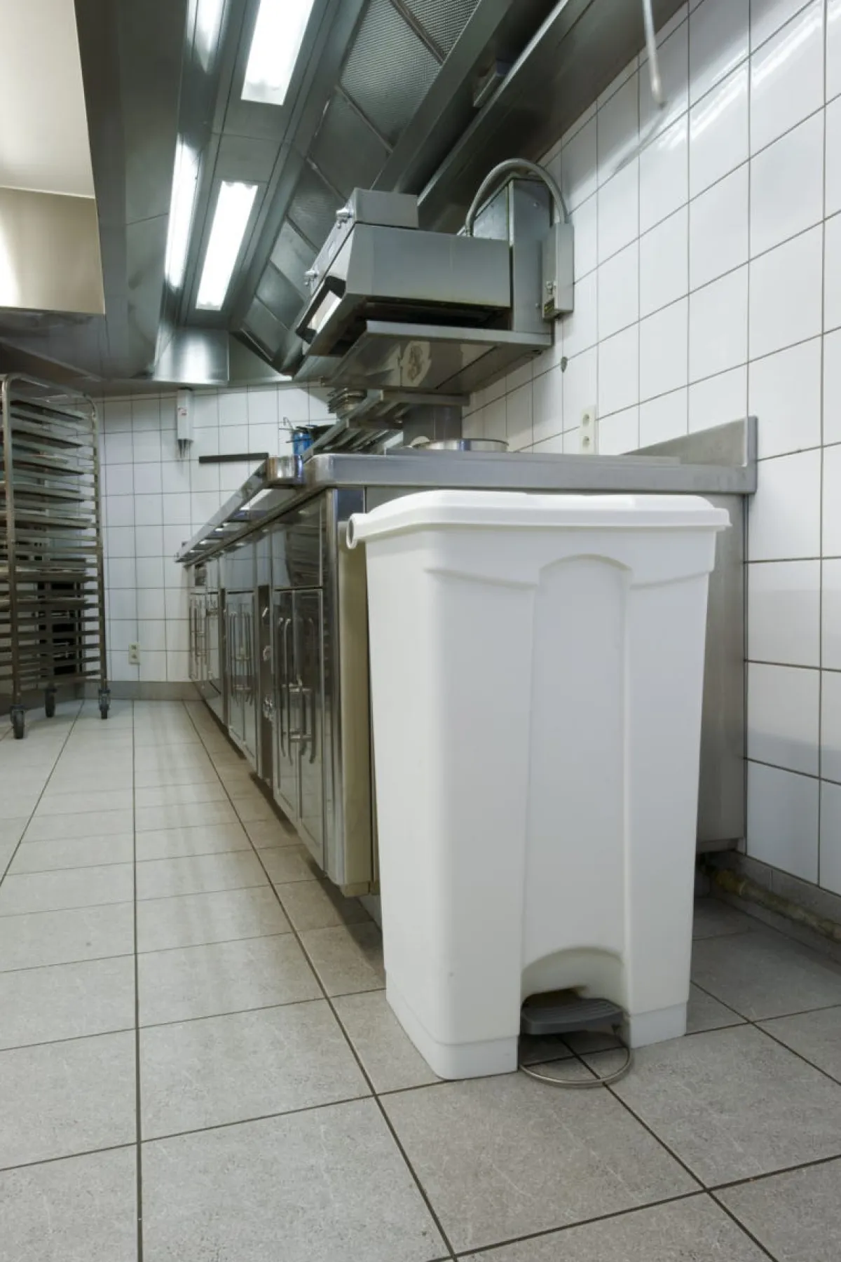 Collecteur à pédale plastique 90 L blanc - PROBBAX Clearance