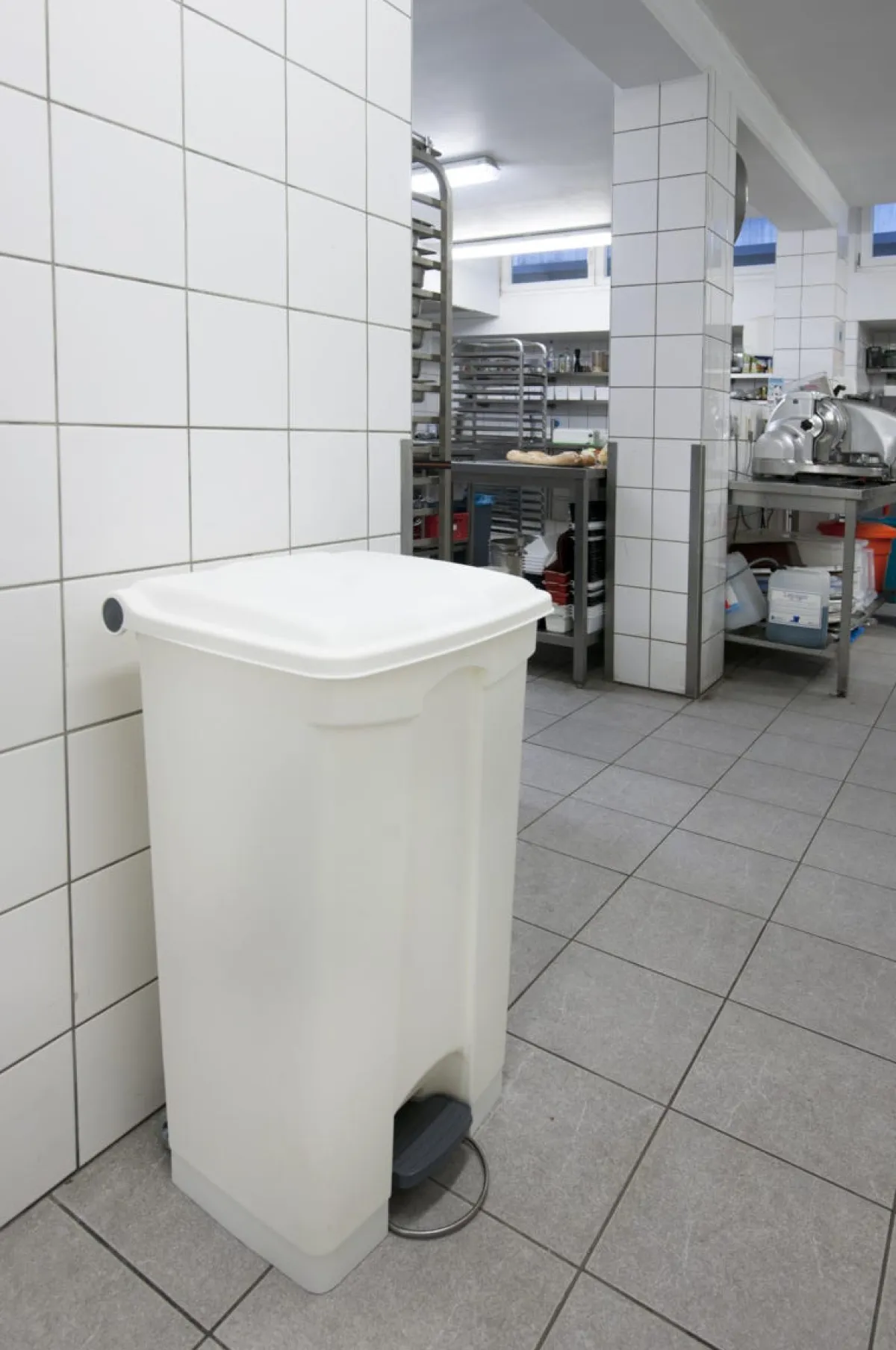 Collecteur à pédale plastique 90 L blanc - PROBBAX Clearance