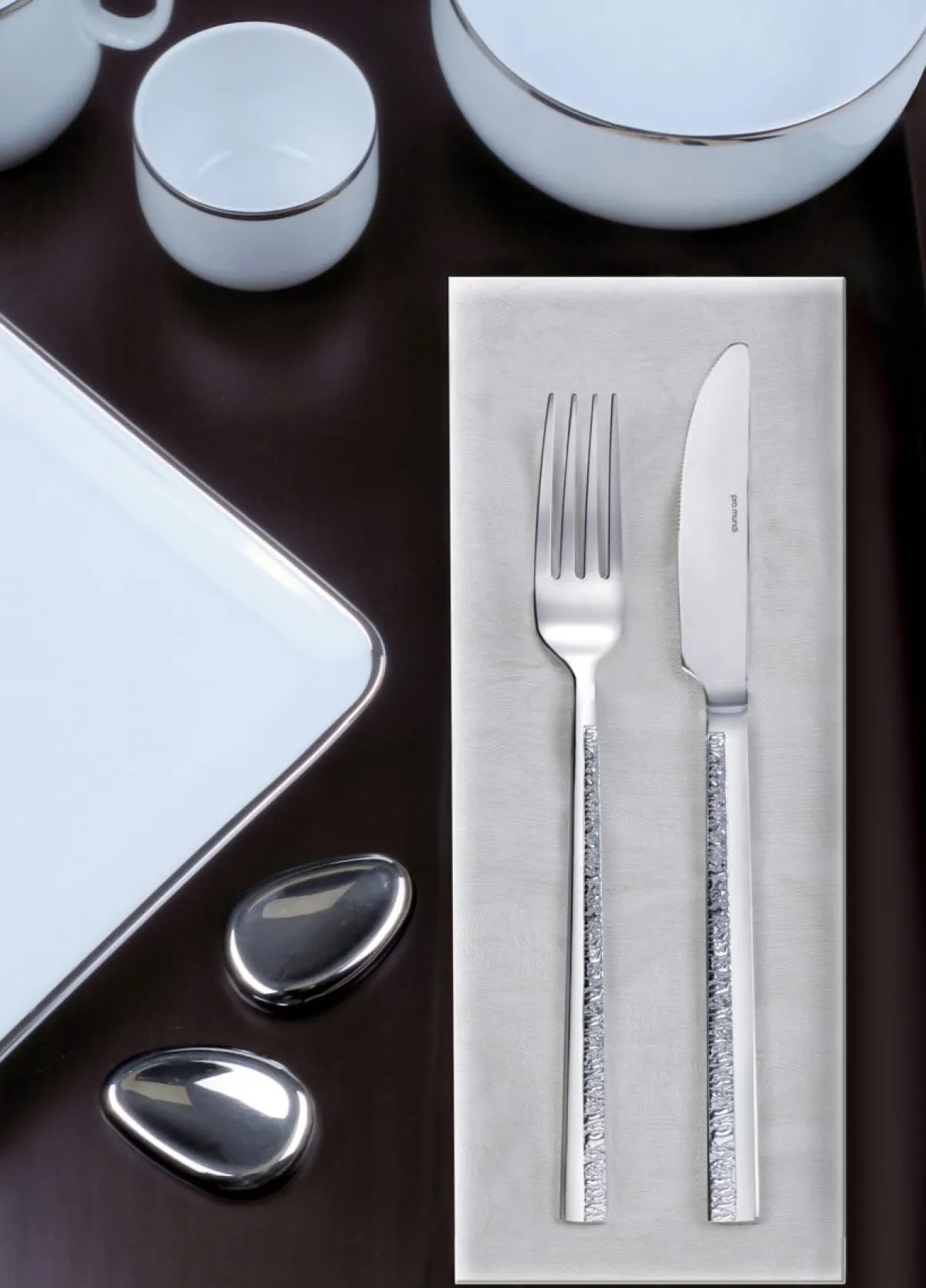 Couteau à dessert monobloc cranté 20,5 cm Mineral - PRO.MUNDI Online
