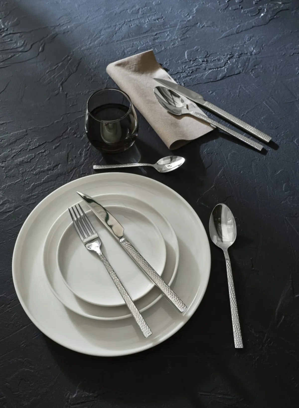 Couteau de table monobloc 23,5 cm Alma - PRO.MUNDI Discount