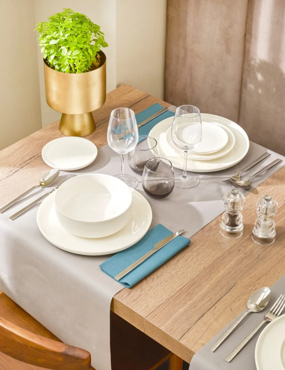 Couteau de table monobloc 23,5 cm Alma - PRO.MUNDI Discount