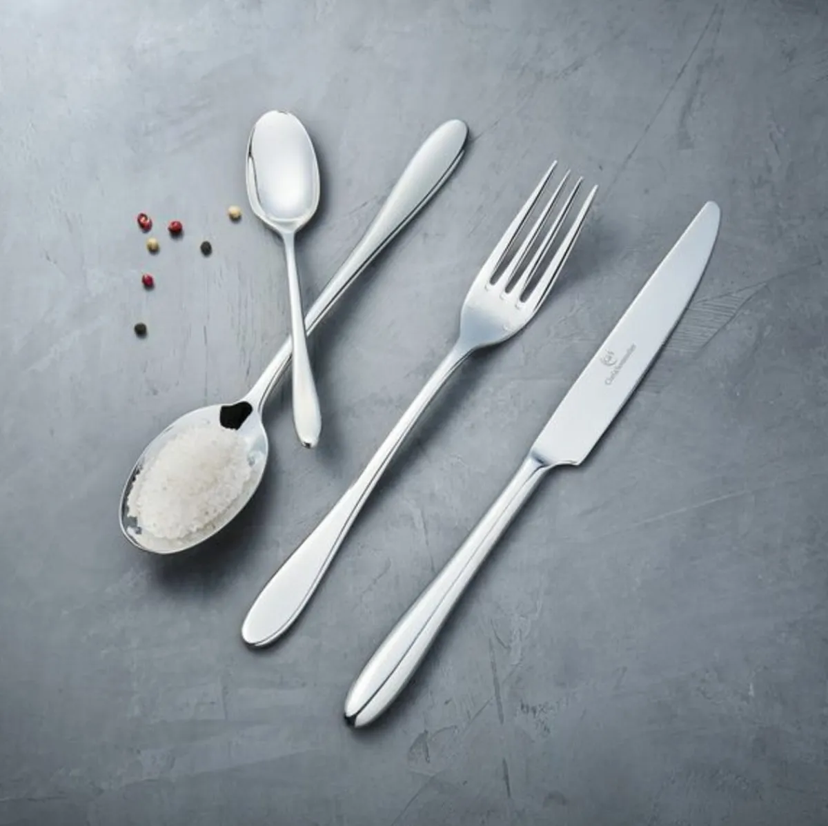 CHEF & SOMMELIER Couteau de table monobloc cranté 24,2 cm Lazzo Hot