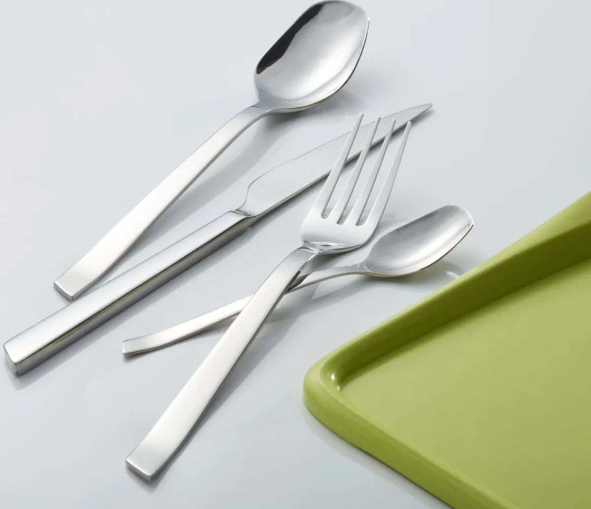 Couteau de table monobloc cranté 23,3 cm Aztek - PRO.MUNDI Outlet