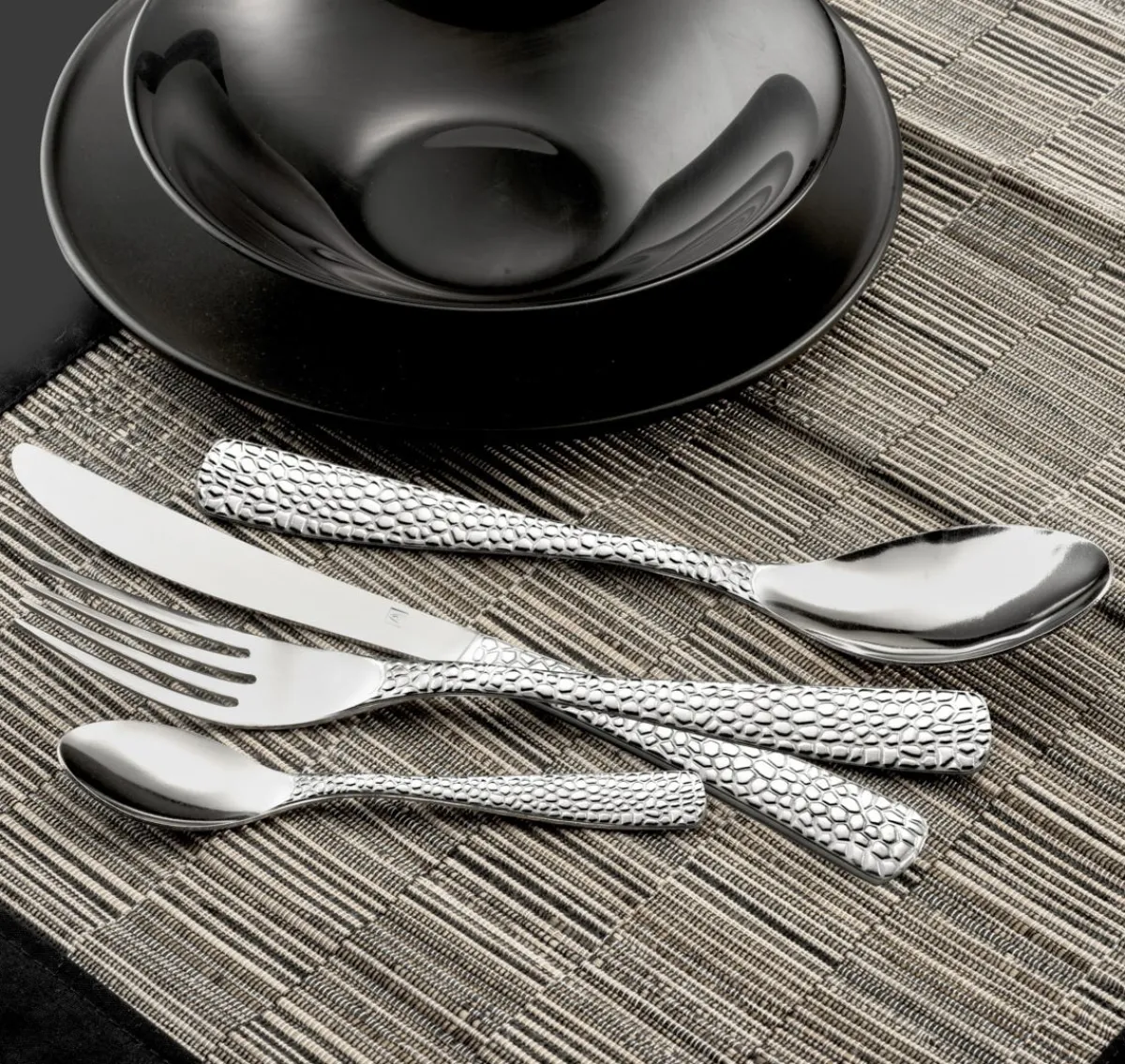 PRO.MUNDI Couteau de table monobloc cranté 21,9 cm Yum