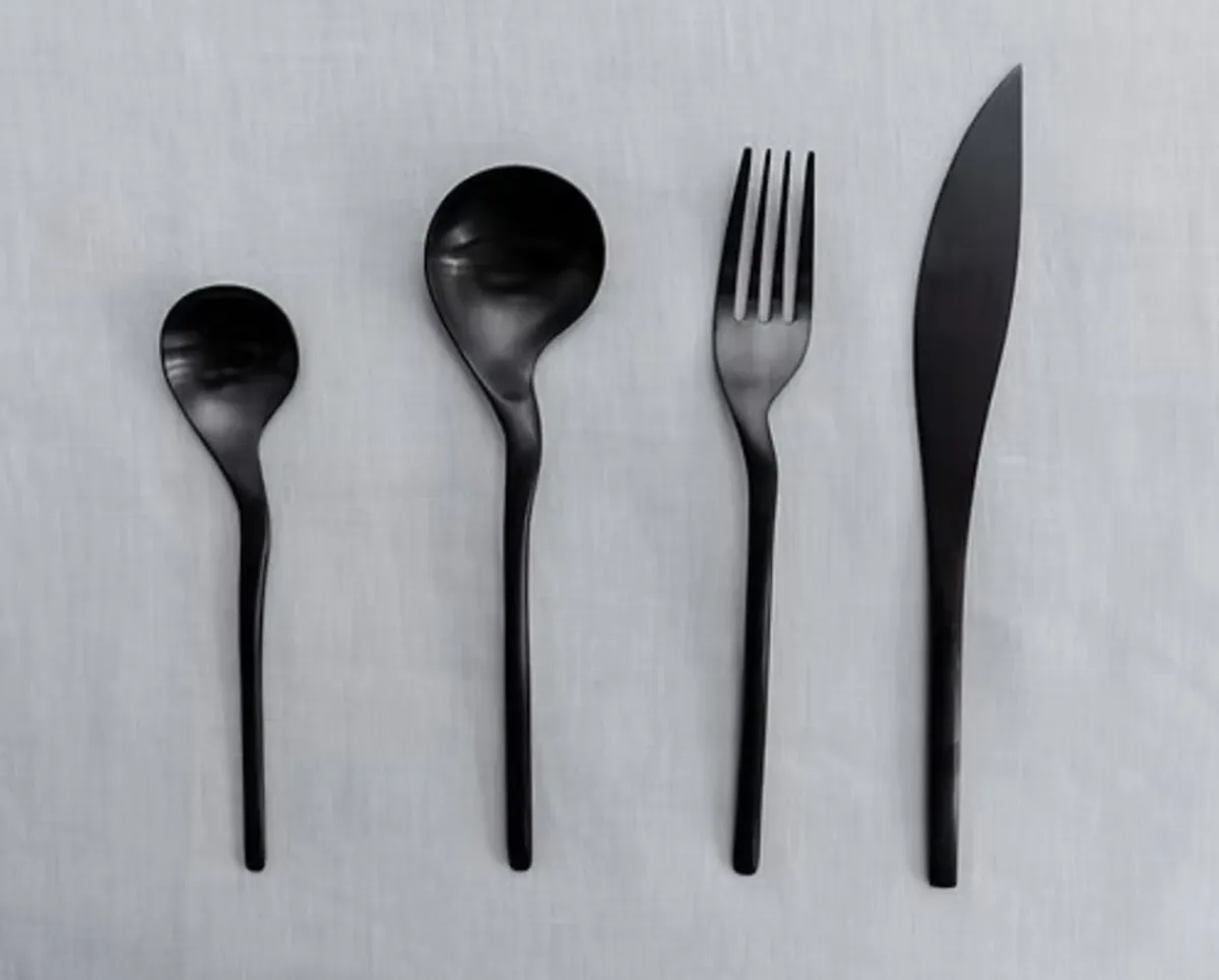 Couteau noir inox 23,5 cm x 7 mm Rama - COOKPLAY Hot