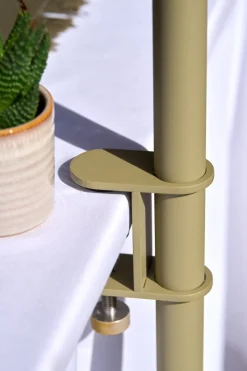 Fixation lampadaire led nomade sur parasol ou table vert sauge - PARANOCTA Best