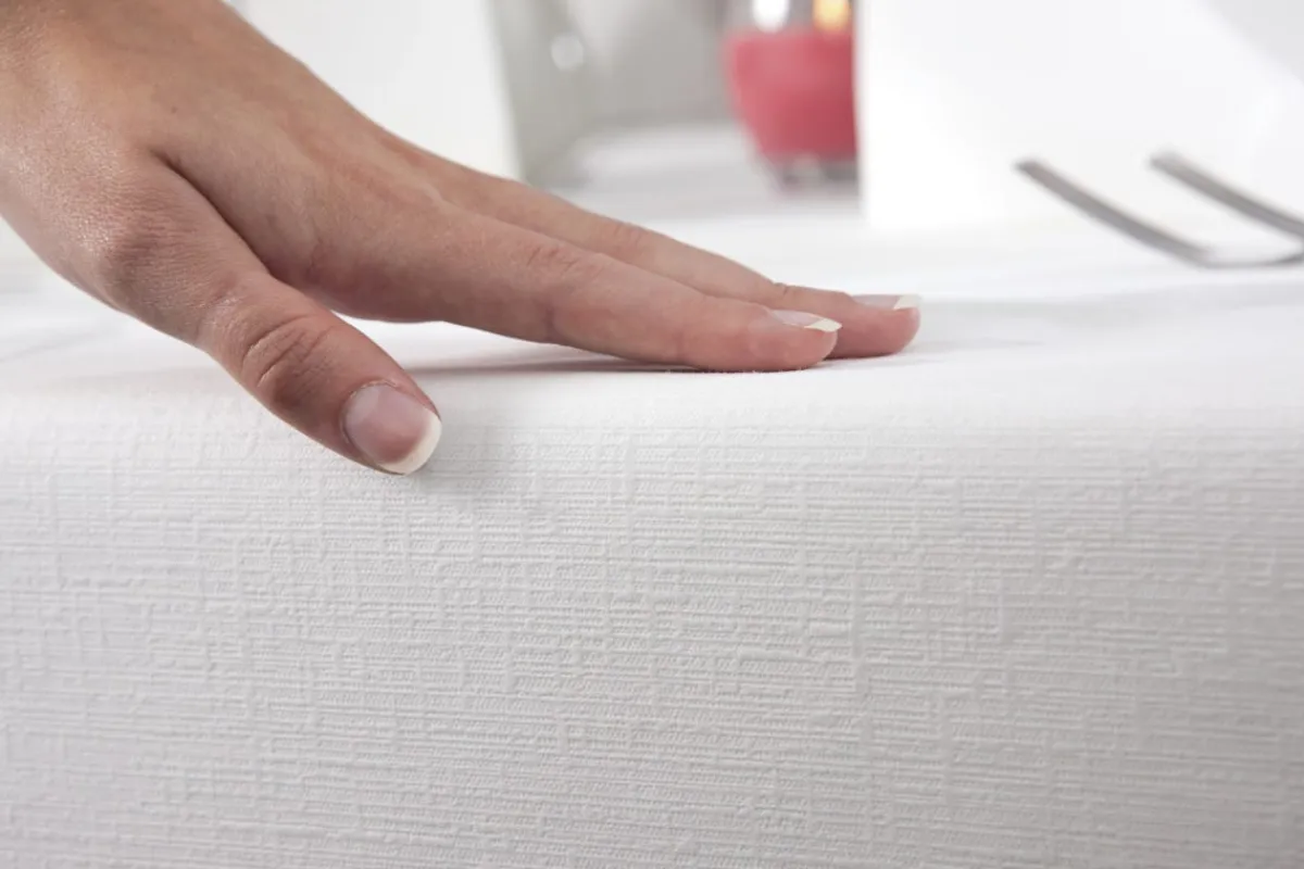 Nappe blanc non tissé 220x127 cm Evolin (25 pièces) - DUNI Discount