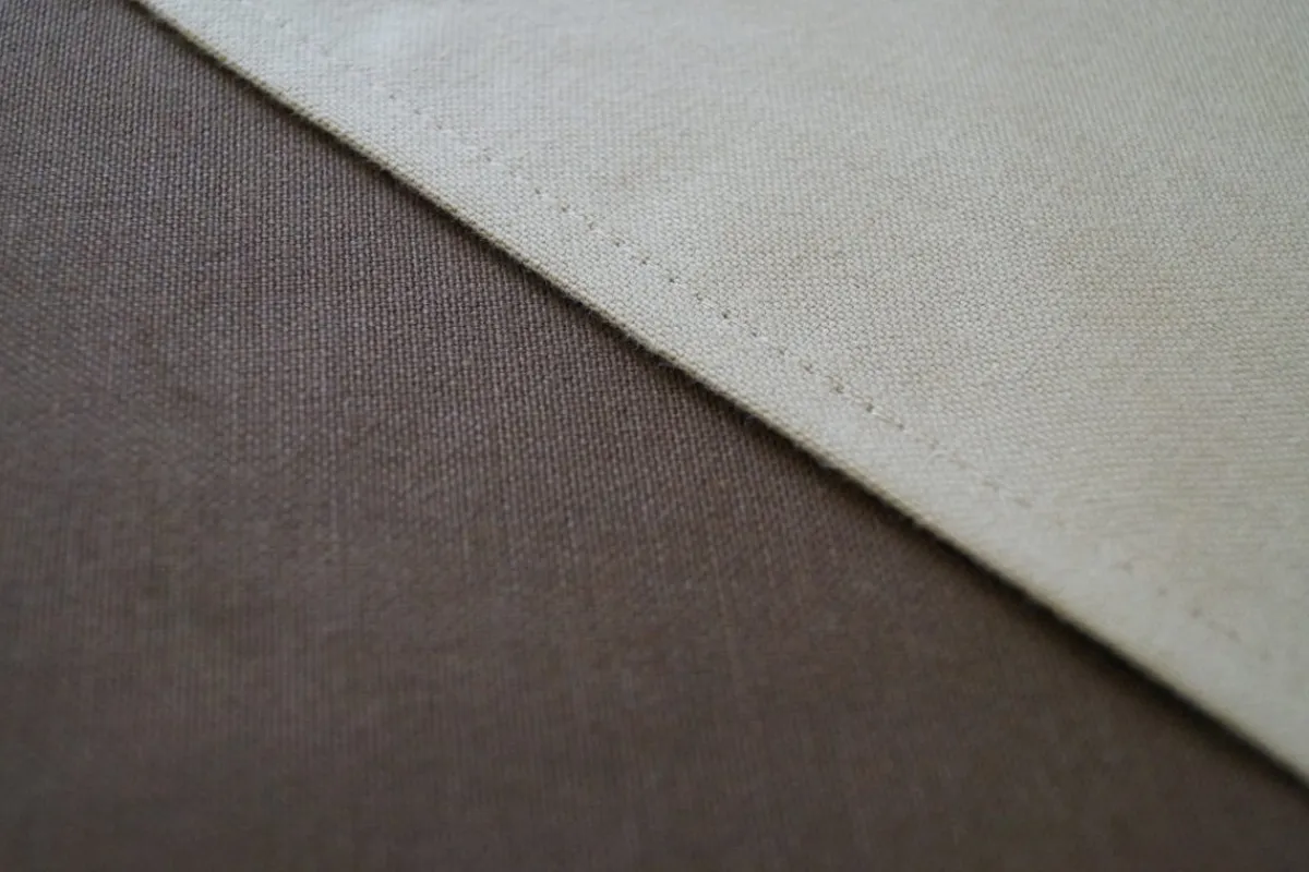Nappe carré marron polyester Demilys - SONOLYS New