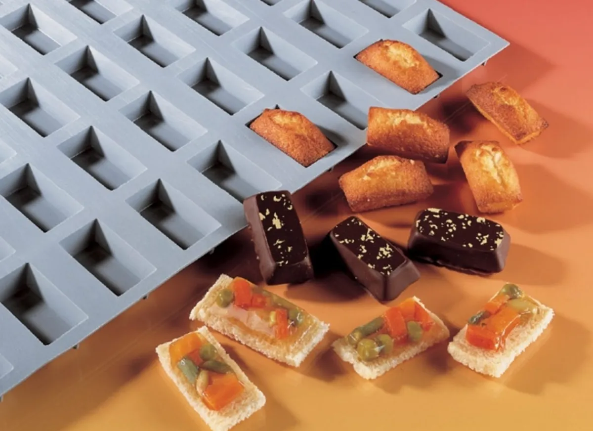 Plaque 25 mini financiers silicone GN 1/3 30x17,6x3 cm Elastomoule - DE BUYER New