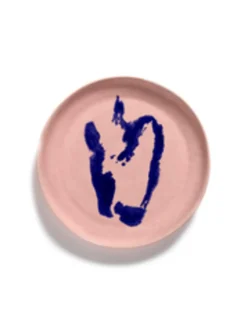 SERAX Plat de présentation rond delicious pink poivron bleu grès émaillé Ø 35 cm Feast By Ottolenghi Discount